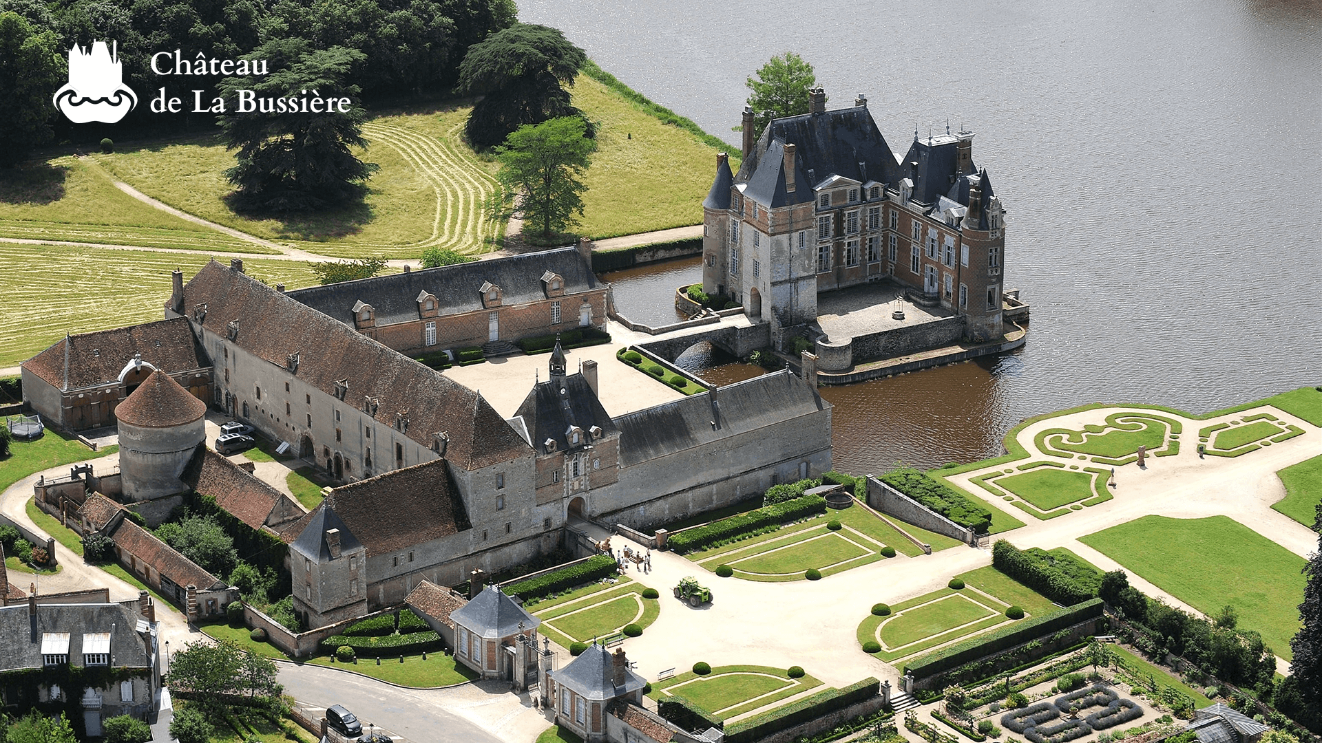 Le château de La Bussière , vue extérieure
