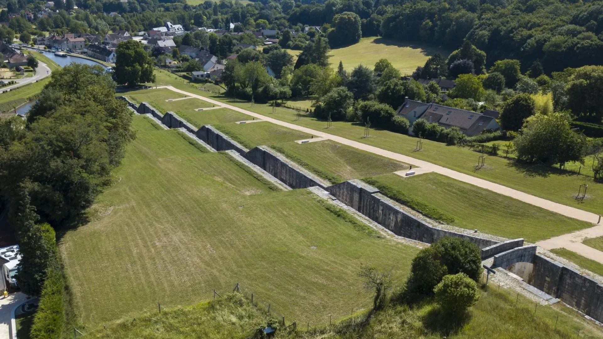 Le château de Ratilly, vue extérieure